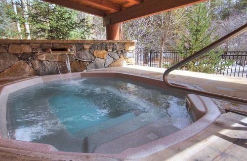 River Run Condo | 5-Star Location Jackpine Lodge Luxury unit closest to Gondola.