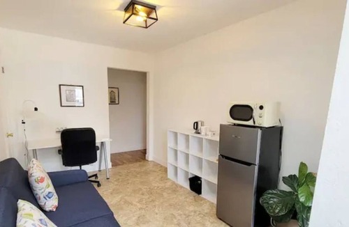 Berryessa House | 5b3b single house with gated front back yard