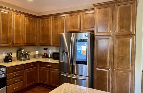 Commerce City House | 5Bed 3.5Bath Home with Hot-tub, Theater, Bar -15min From DIA