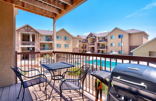 Moab South Valley Condo | 5K Top Floor Moab Redcliff Condo, POOL & HOT TUB