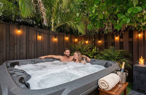 Harbor Beach House | 6 BR Villa Steps to Ocean, Pool, Sauna & Jacuzzi