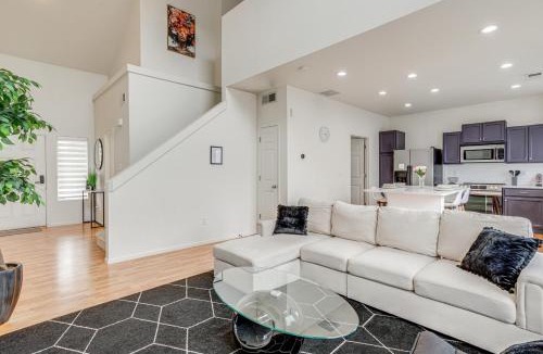 Green Valley Ranch House | 6 Mi to DIA: Denver Home w/Fenced Yard & Fire Pit