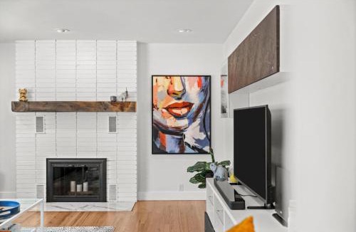 Littleton House | 6224 S Datura St
