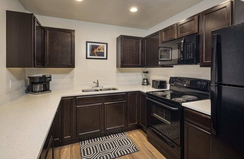 Moab South Valley Condo | 6E Family Friendly RedCliff Condo, POOL & HOT TUB