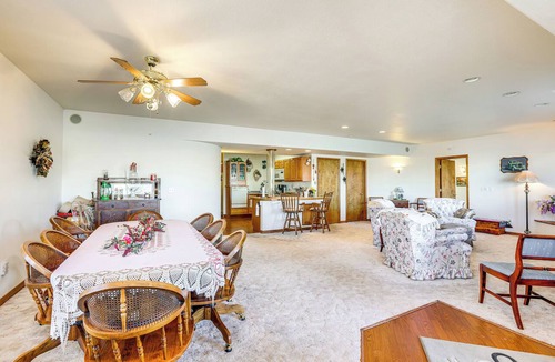 Berkley Apartment | 7 Mi to Dtwn Denver: Lakefront Gem w/Dock!