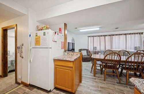 Port Clinton House | 8 bedrooms/3 kitchens, 3.1 bathrooms-Seasonal Pool located off site