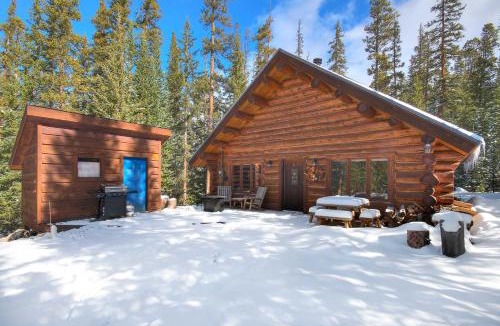 Valley of the Blue House | 8 Mi to Gondola: Cozy Breckenridge Cabin w/Deck!