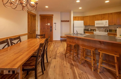 River Run Condo | 8884 | Springs, wood floors, steps to gondola!