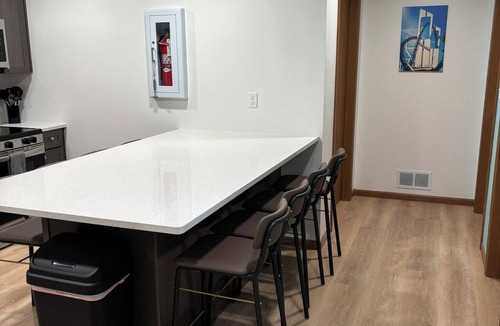 Sandusky Condo | 9 Beds-Sleeps 12-Gatekeeper Suite