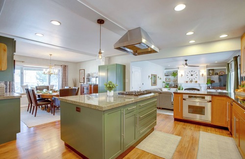Lakewood House | 9 Mi to Red Rocks: Modern Getaway w/ Private Yard