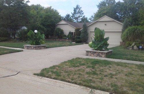 Strongsville House | 900 Sq Ft, Vaulted Greatroom, Spots (Wet) Bar, Luxurious, Hardwood Flooring