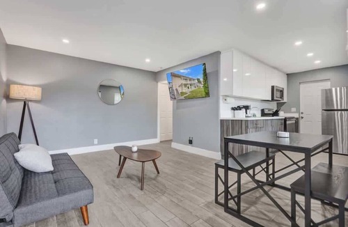 Pompano Beach Apartment | 906 North Riverside Dr