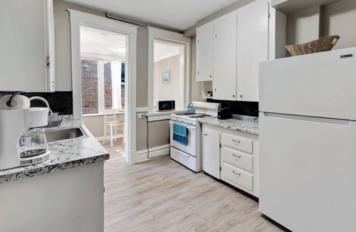 Cheesman Park Apartment | 94 WalkScore | King Bed | Capitol Hill Beachy Apt