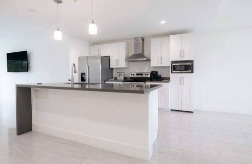 Hallandale Beach Apartment | 9BR Large Group Stay Three Apts Free Parking!