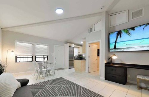 Victoria Park Villa | 9BR Villa: 5 Private Units, Heated Pool