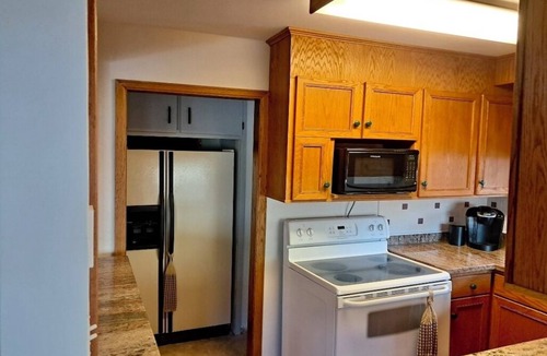 Glenwood Springs House | A Peaceful Mountain Sanctuary Offering Family-Friendly Comfort