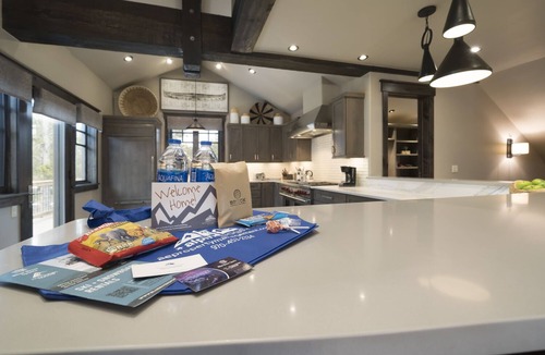 Peak 8 House | A Shock Hill Chalet. Exquisite. Locally-Managed Lux w Firepit, 1min walk Gondola