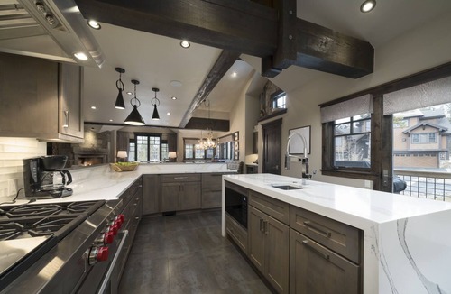 Peak 8 House | A Shock Hill Chalet. Exquisite. Locally-Managed Lux w Firepit, 1min walk Gondola