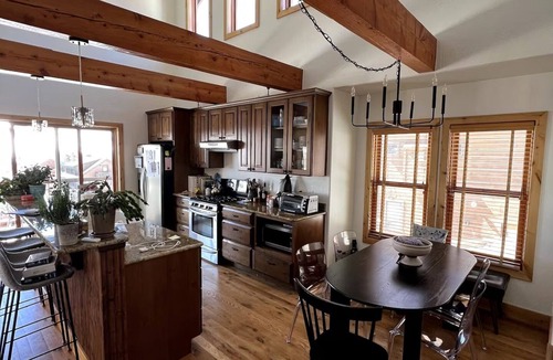 Crested Butte South House | A Slice of Paradise: Mountain Views, Hot Tub & Breathtaking Stars