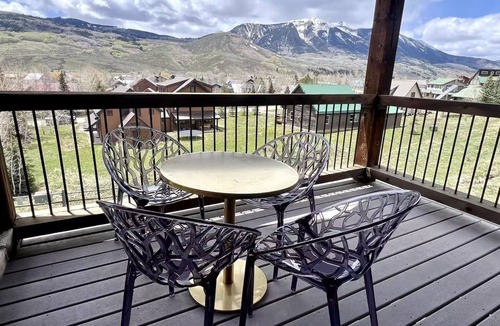 Crested Butte South House | A Slice of Paradise: Mountain Views, Hot Tub & Breathtaking Stars