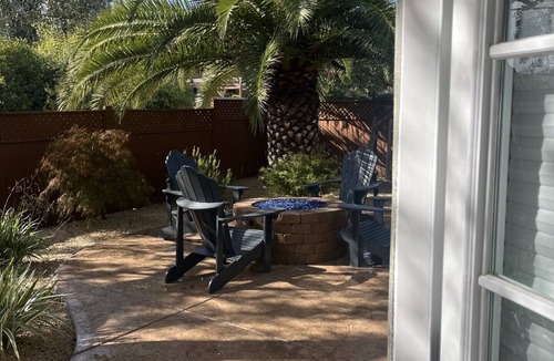 Santa Ynez House | A Stone's Throw- Walkable 2 Bd 2 Bth w/Patio Fire Pit in the Heart of Santa Ynez
