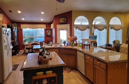 Hesperia House | A well designed and gated home with panoramic views that is pet friendly.