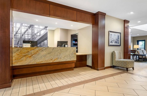 Warrendale Apartment | Accessible Queen Studio w/Kitchen | Hot Breakfast
