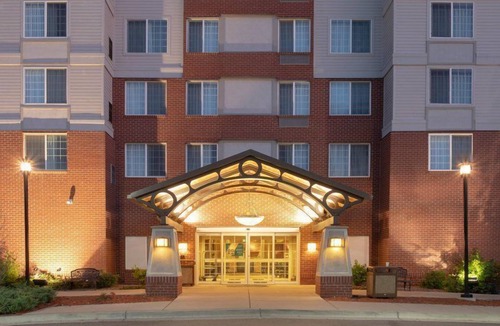 Dupont Apartment | ADA Suite w/Tub Nr DEN | Free Breakfast
