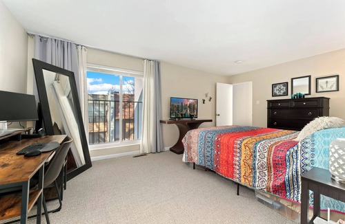 Southeast House | Adorable townhome in southeast Denver