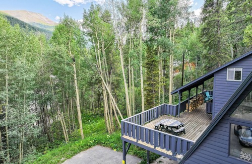 Blue River House | Adventure Awaits! Cozy Aframe 5 Min to Breck.