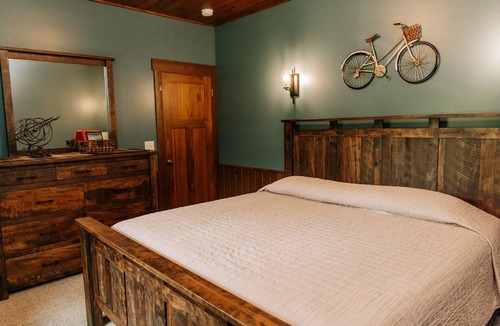 Dundee Cabin | Adventure Awaits Suite: Luxury, Lodge Suite in Amish Country, Ohio.
