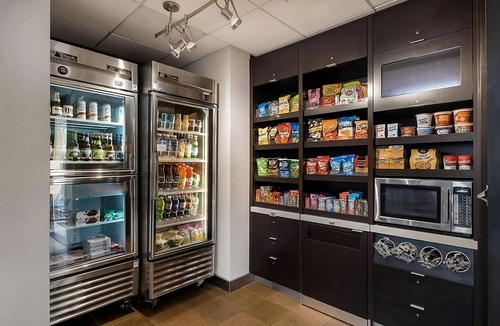 San Jose Hotel | Affordability Meets Comfort! 2 Modern Units, Near Happy Hollow Park and Zoo