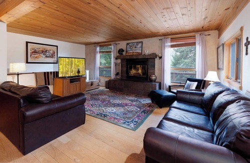 Durango House | Affordable Home - 9 Minutes to Downtown Durango - Hot Tub/Views