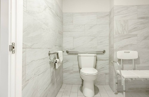 Victorville Hotel | Affordable King Room w/Private Bath + Flat-Screen TV