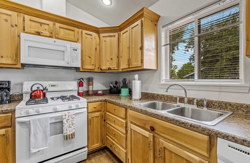 Williams House | Affordable Rates! The Grand Canyon getaway is a block from Downtown with A/C.