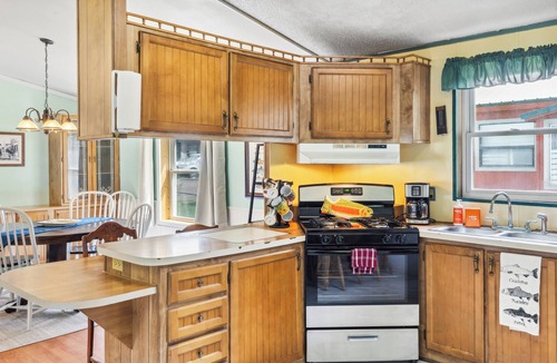 Creede House | Affordable Stay | Steps to Downtown | Family & Angler’s Retreat