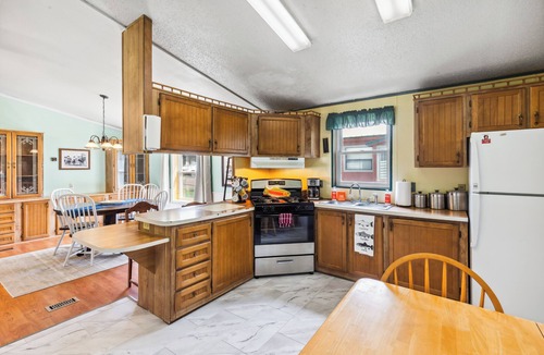 Creede House | Affordable Stay | Steps to Downtown | Family & Angler’s Retreat