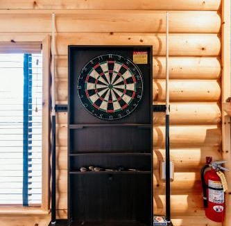 Upper Moonridge Ski Chalet | Alameda Landing- Pool Table- Hot Tub- Relaxing Log Cabin