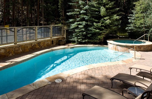 River Run Condo | All Resort Fees Included | Ski-in/Ski-out Mountain Condo | Shared Outdoor Hot Tub + Outdoor Pool