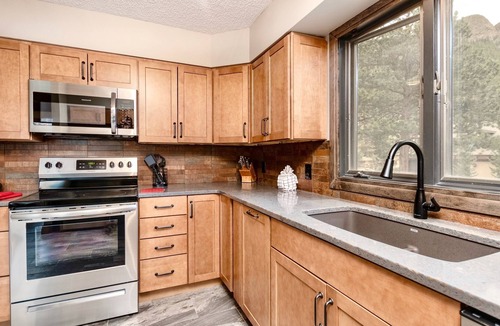 Windcliff Estates House | Alleman North Vacation At Windcliff 3 Bedroom Home by RedAwning