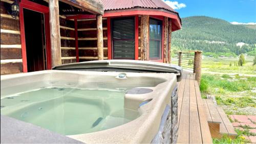 Alma House | Alma Cabin 30 Mins to Breckenridge - Hot Tub - Game Room - Workstation - Starlink WiFi