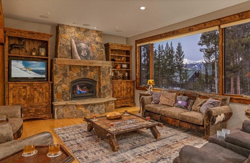 Breckenridge House | Alpenglow Peaks Lodge