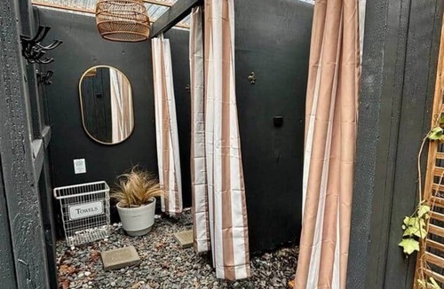 Burnt Ranch Cabin | Alpine Camp, Private Glamping at Radio Ranch (Tub)