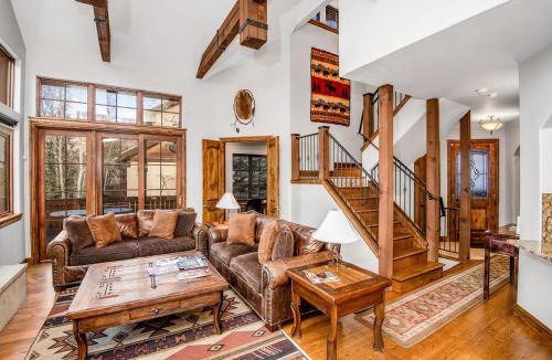 Highland Meadows House | Alpine Drive Chalet
