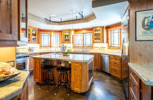 Tahoe Paradise Ski Chalet | Alpine Estate W/ Hot Tub