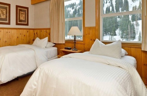 Salt Lake Mountain Resorts Cabin | Alta Peruvian Lodge