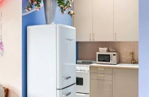 Civic Center Apartment | Amanda Wolf Art Suite 210
