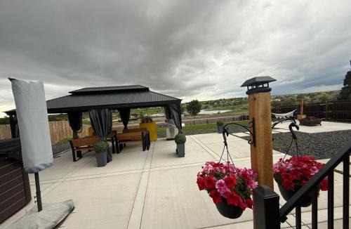 Thornton House | Amazing Lake View Heated Pool Swim Spa and Hot Tub