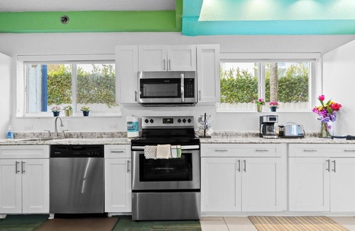 West Avenue House | Amazing Miami Beach Gateway! Pool Villa on Prime Location for Large Groups.