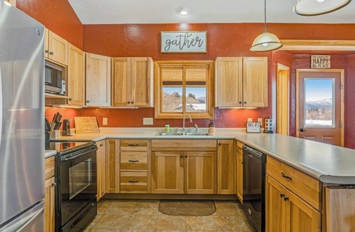 South Fork House | Amazing mountain getaway with high-speed WiFi, foosball table & great view